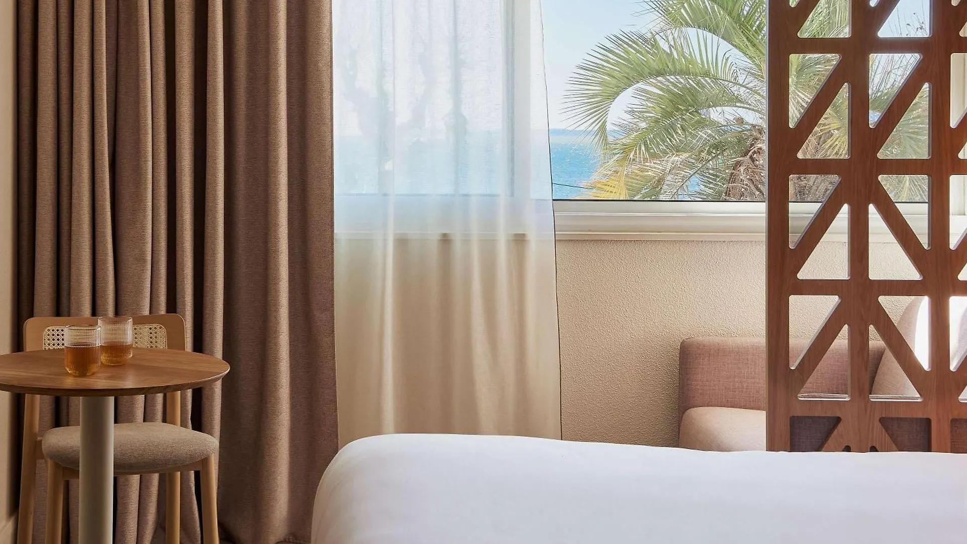 Mercure Saint Raphael Centre Plage Hotel